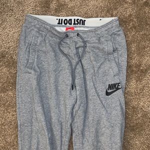 Nike Women’s Size medium grey sweat pant / joggers